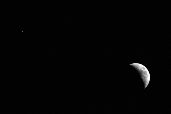 The moon and Jupiter passed within three degrees of each other on the evening of 17 March 2013. Photographed with a Nikon D800 full-frame dSLR on a Sigma 150-500 mm telephoto lens at 500 mm. ISO 1250, 1/1000 sec exposure, f/5.3